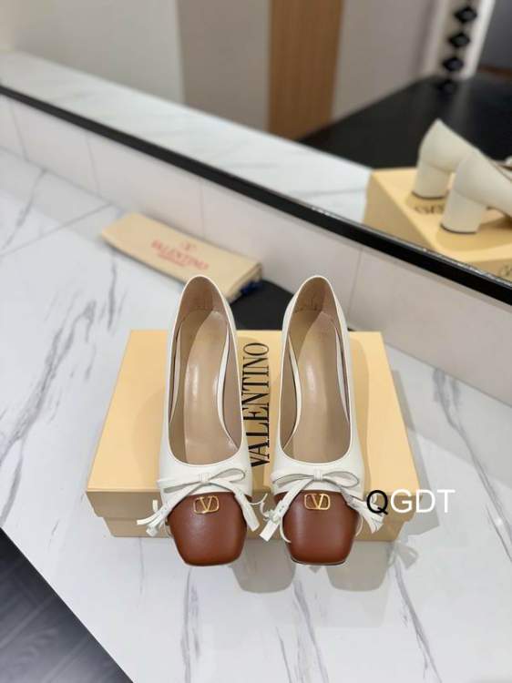 Picture of Valentino Shoes _SKUValentinosz35-40GDT030720296
